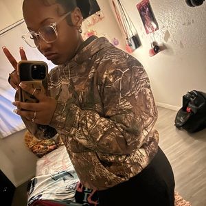 Meet your Posher, Kiaya